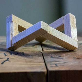 Modell eines Tischfusses im Stil von M. C. Escher